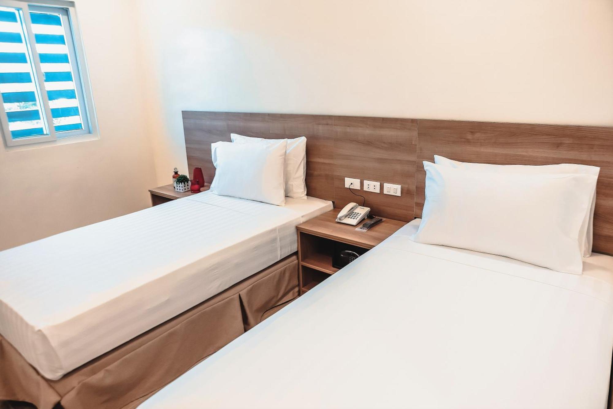 Trip Inn Near Airport Or City Center Legazpi Exterior foto